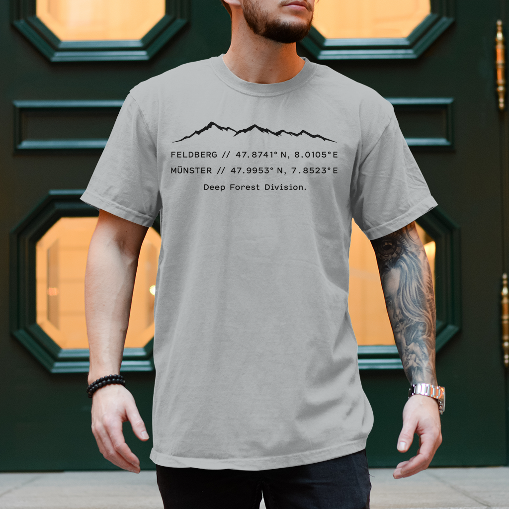 NOXRAW Deep Forest Division Unisex T-Shirt mit minimalistischem Black Forest Streetwear Design und modernem Urban Style